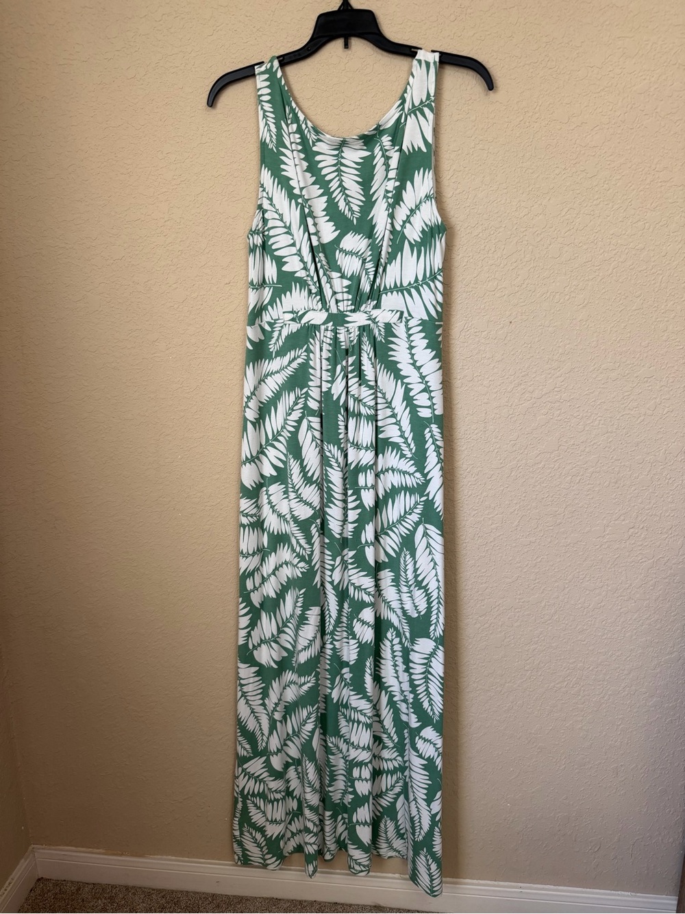 Boden Green and White Leaf-Print V-Neck Maxi Dress - Picture 5 of 7
